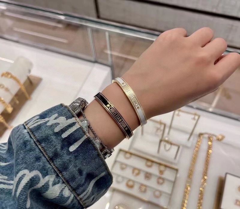 chr1st1an D10r bracelets